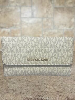 Michael Kors Trifold Wallet Pink & White Logo Vanilla/Ballet Pink